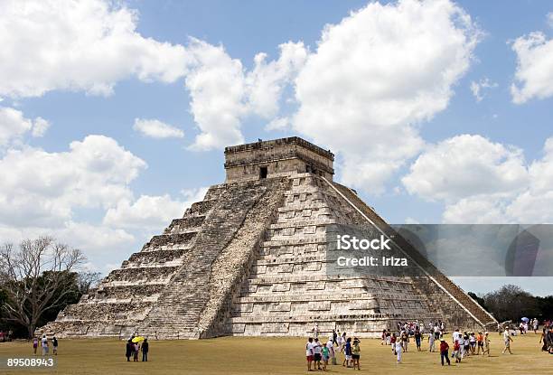 Photo libre de droit de Piramide Maya De Chichen Itza banque d'images et plus d'images libres de droit de Chichén Itza - Chichén Itza, Maya, Amérique latine