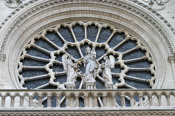 rose window, die kathedrale von notre dame, paris, frankreich - rose window ile de la cite paris france notre dame stock-fotos und bilder