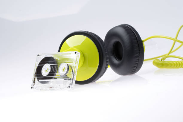 istock Listen old music cassette with headphone 895101082