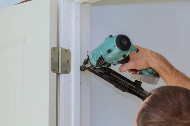 istock Installing new interior door, close-up carpenter hand holding spherical 895114186