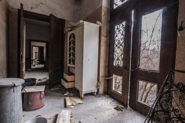 istock entrance door inside in house 895150418