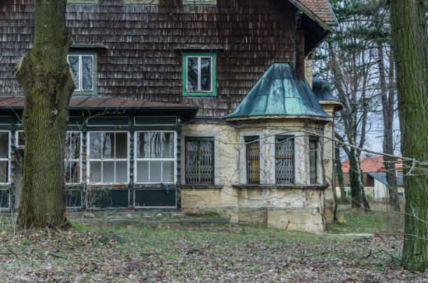 istock old hunting lodge detail 895156476