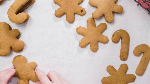 istock Decorating gingerbread cookies with royal icing for Christmas. 895219860