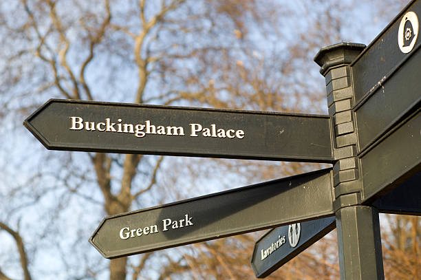 Buckingham Palace Sign  buckingham palace photos stock pictures, royalty-free photos & images