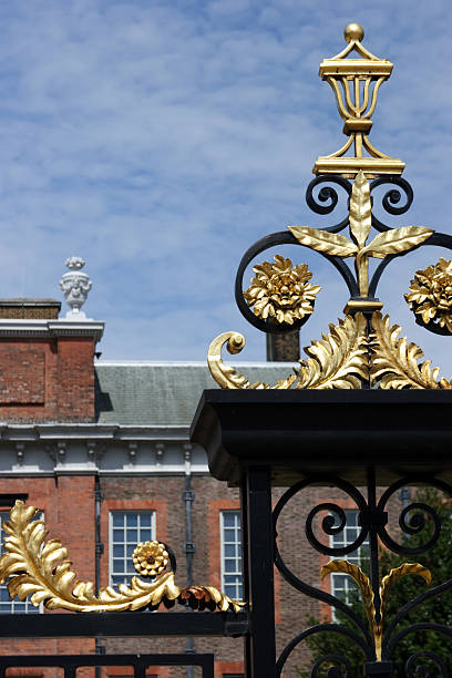 el golden gate en kensington palace - london england park london hyde street fotografías e imágenes de stock