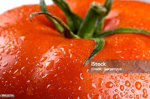 Foto de Tomate Com Scape e mais fotos de stock de Alimentação Saudável - Alimentação Saudável, Brilhante - Luminosidade, Comida