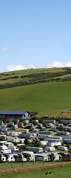 colina de galés - welsh culture wales field hedge fotografías e imágenes de stock