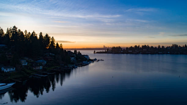 istock Bellevue Washington Lake Meydenbauer Bay Sunset Looking Towards Seattle Skyline 895261862