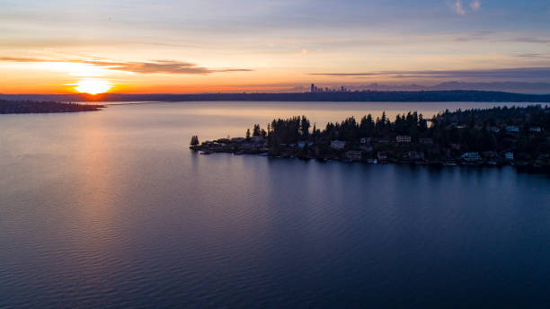 lake washington sunset king county z bellevue do seattle - lake washington zdjęcia i obrazy z banku zdjęć