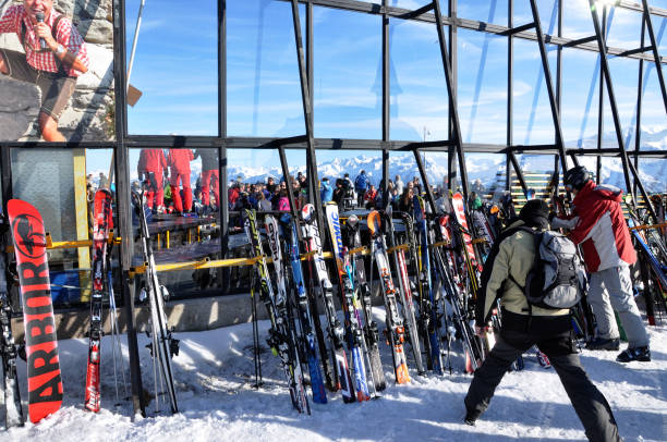 스키, 스키의 dat 후 파티를 즐기는 스키어 apres - 16192 뉴스 사진 이미지