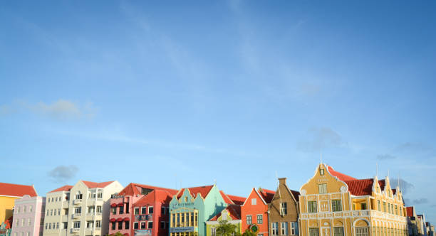 istock Colorful colonial architecture on Willemstad, Curacao's historic waterfront 895386690