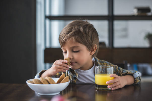 istock little boy during breakfast at home 895448040