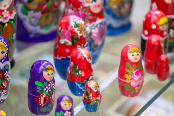 기념품이 게에서 matryoshkas - doll russian nesting doll nested family 뉴스 사진 이미지