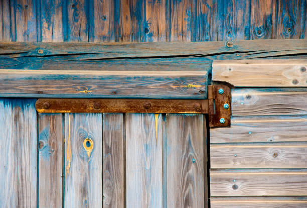 istock Colorful old retro wooden  door with rusty lock and bolt. 895510944