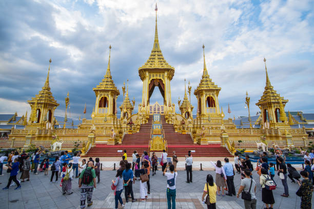 выставка королевского крематория короля рамы ix - sanam luang park стоковые фото и изображения