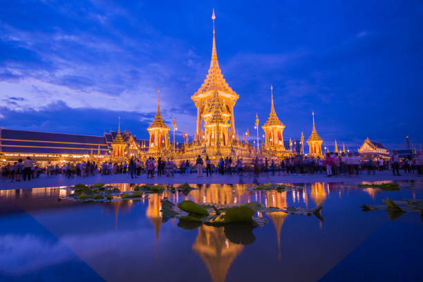 exposición de crematorio real de rey rama ix - sanam luang park fotografías e imágenes de stock