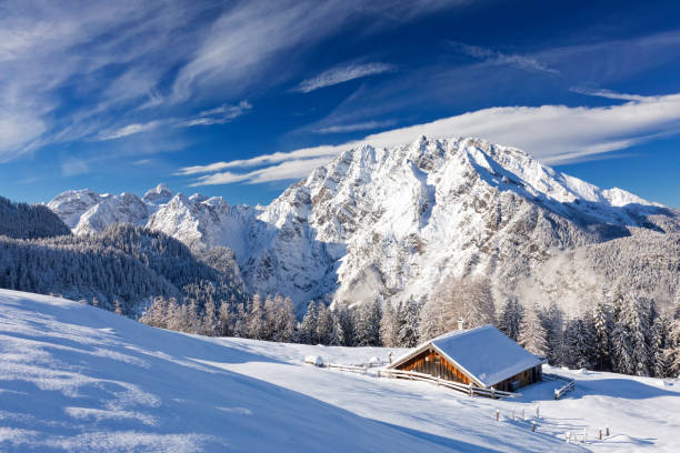 país de las maravillas de invierno im tierra watzmann - nationalpark berchtesgaden - austria village chalet ski resort fotografías e imágenes de stock