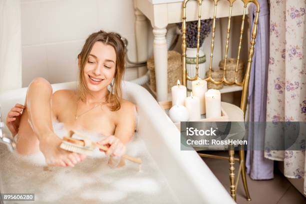 Woman Bathing At The Retro Bathroom Stock Photo - Download Image Now -  Bathtub, Women, Relaxation - iStock