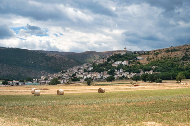 istock Mountain landscape in Abruzzi at summer 895614270
