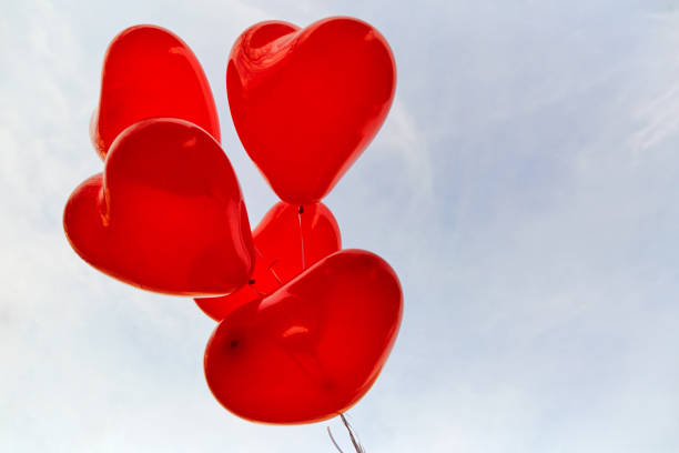 istock Red heart balloons on a background of sky. 895618012
