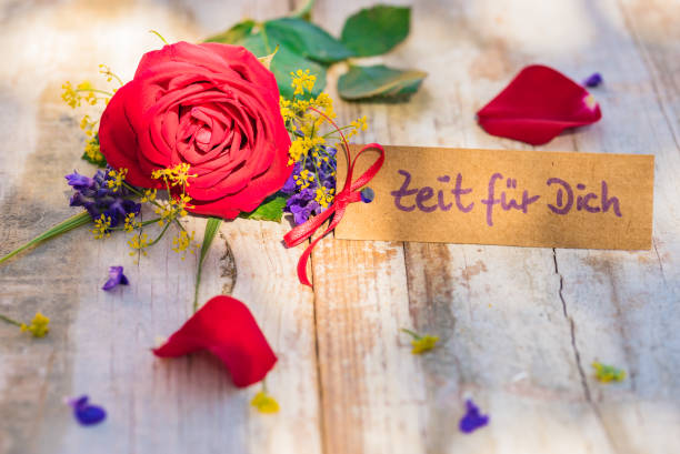 istock Bunch of flowers with gift card for timeout 895643500