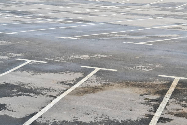 istock Detail of a parking place 895657046
