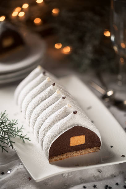 вкусный традиционный французский рождественский торт - frozen sweet food стоковые фото и изображения