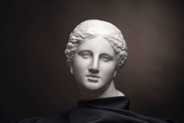 istock Gypsum bust isolated on black background, student work 895675130