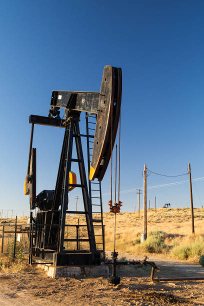 istock Oil pump in Nevada desert 895677878