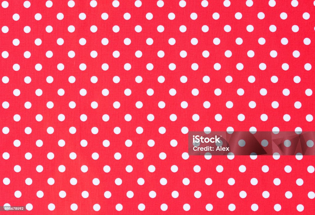 Textura de fondo de tela roja con lunares blancos - Foto de stock de Lunares libre de derechos