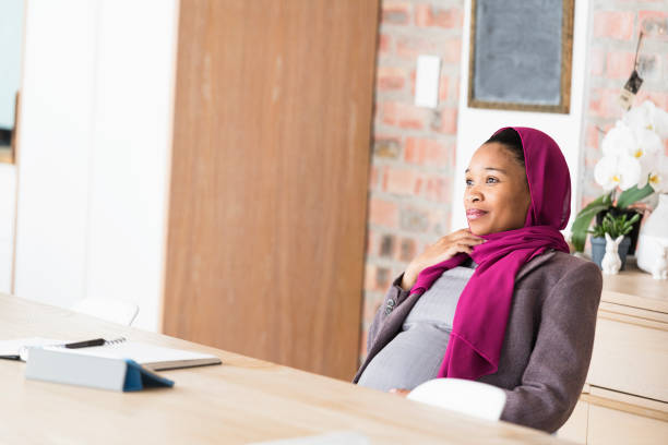 istock Pregnant woman working from home 895683434