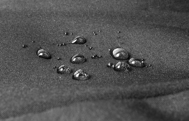istock Dark waterproof fabric with waterdrops close up 895686508