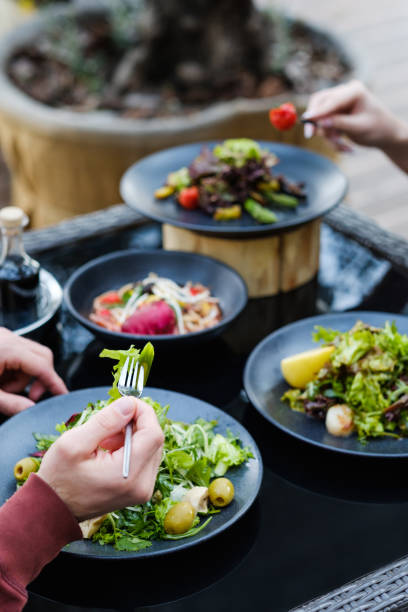 istock friends dinner restaurant brunch leisure pastime 895691994