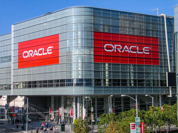 Attendees of Oracle Open World conference go to  Moscone Center early morning San Francisco, Ca, USA - Sept 18, 2005: Attendees of Oracle Open World conference go to  Moscone Center West oracle building stock pictures, royalty-free photos & images