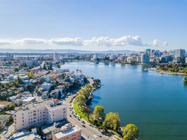 lake merritt luftbild - san francisco bay area stock-fotos und bilder