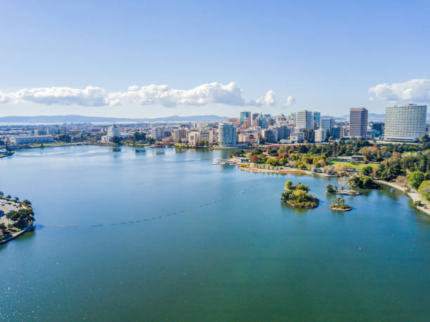 istock Lake Merritt Aerial View 895763986