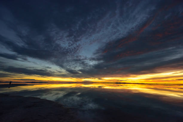 istock Beautiful Dawn at Salt Flats 895781494