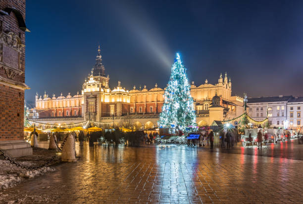 istock Krakow, Poland, Christmas tree on Main Market square 895799204