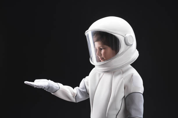 istock Kindness child spaceman is expressing curiosity 895805504