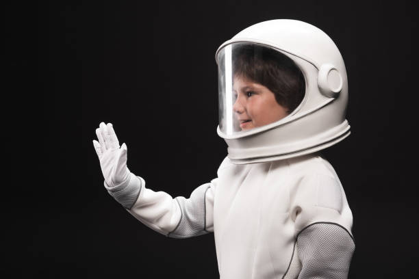 istock Kindness small astronaut is welcoming someone 895816056