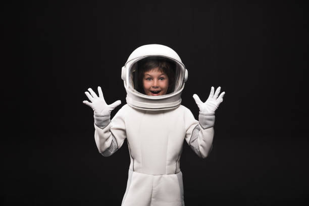 istock Joyful kid cosmonaut is expressing astonishment 895816140