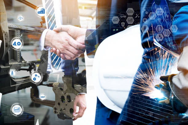 Cyber communication and robotic trend , Industrial 4.0 Cyber Physical Systems technology concept. Double exposure of business men handshake teamwork , welding automate robot arm in smart factory comunicación cibernética y robótica tendencia, concepto de tecnología industrial 4.0 cyber sistemas físicos. doble exposición de negocio hombres apretón de manos trabajo en equipo, soldadura automatizar el brazo robot en fábrica inteligente