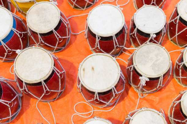 istock Tablas , membranophones , handicrafts on display 895908188