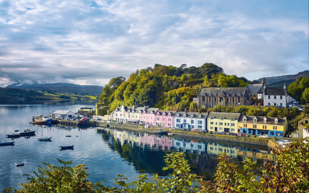 portree, île de skye, écosse - ecosse photos et images de collection