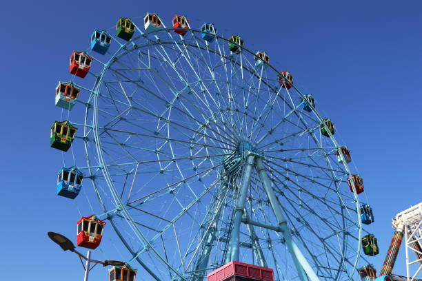 istock Ferris wheel against the blue sky 895977202