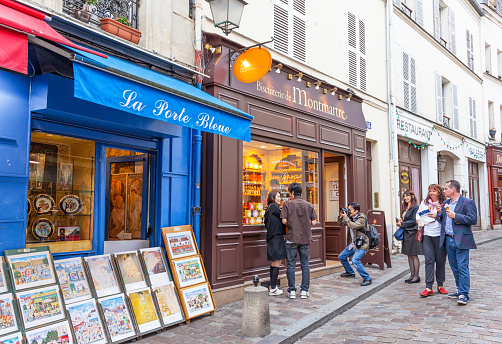 PARIS, FRANCE â JUNE 6, 2012: Unidentified tourists exploring a typical lane in Montmarte in Paris.