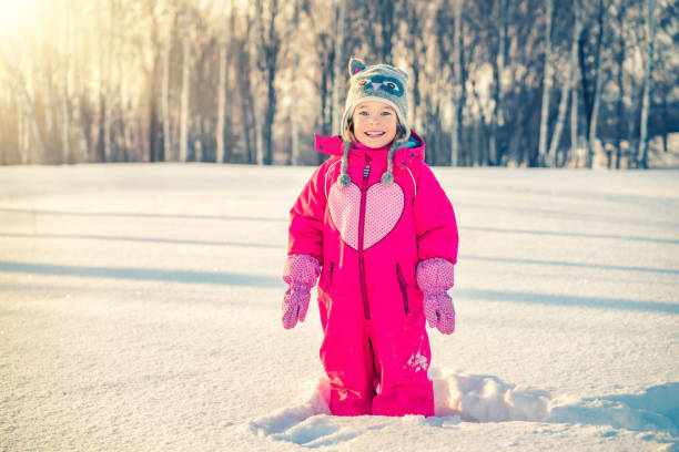 istock Little girl in a winter park 896000264
