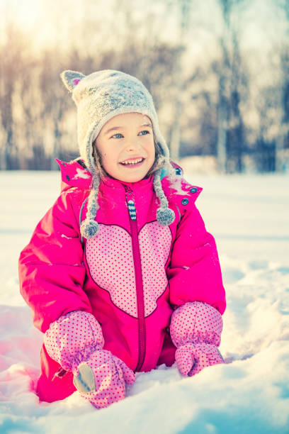 istock Little girl in a winter park 896000388