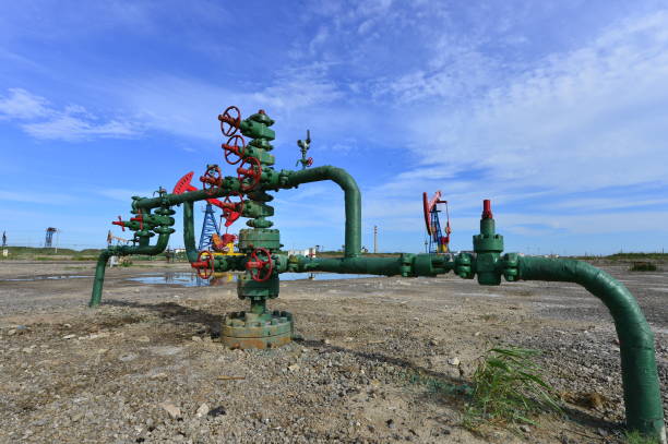 istock The pipe and valve oil fields 896058140