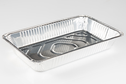 A chromed aluminum dish to receive industrial food